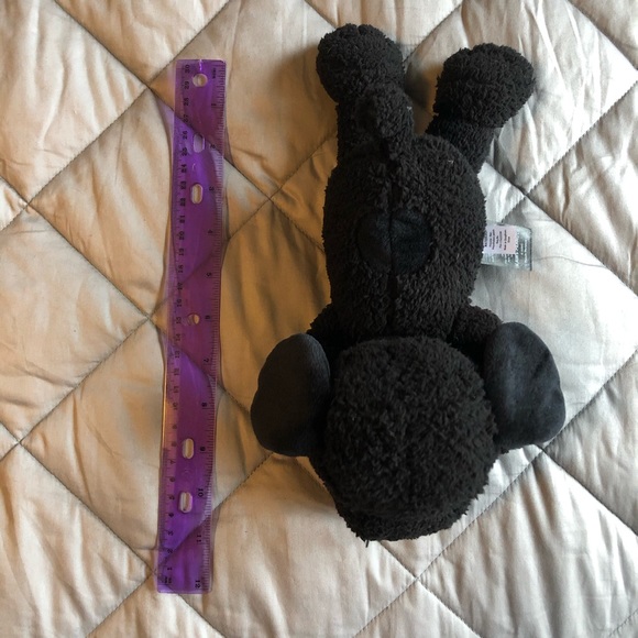 KAWS x Peanuts Limited Edition Uniqlo Plush - Picture 3 of 3